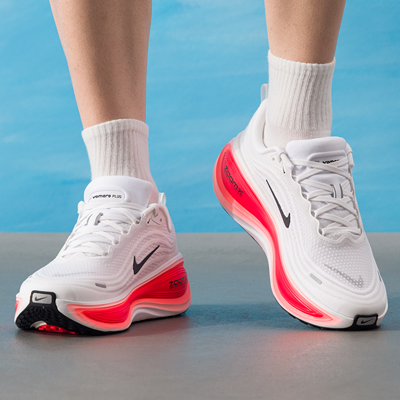 Men Shoes Size Nike - حذاء رياضي رجالي من Nike Vomero